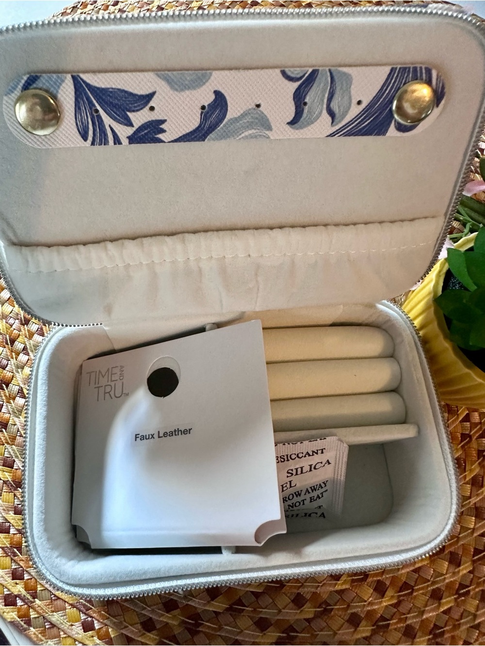 TIME AND TRU Blue Floral Jewelry Case - Picture 3 of 5